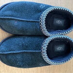 UGG Men’s ' Black Tasmans size 7